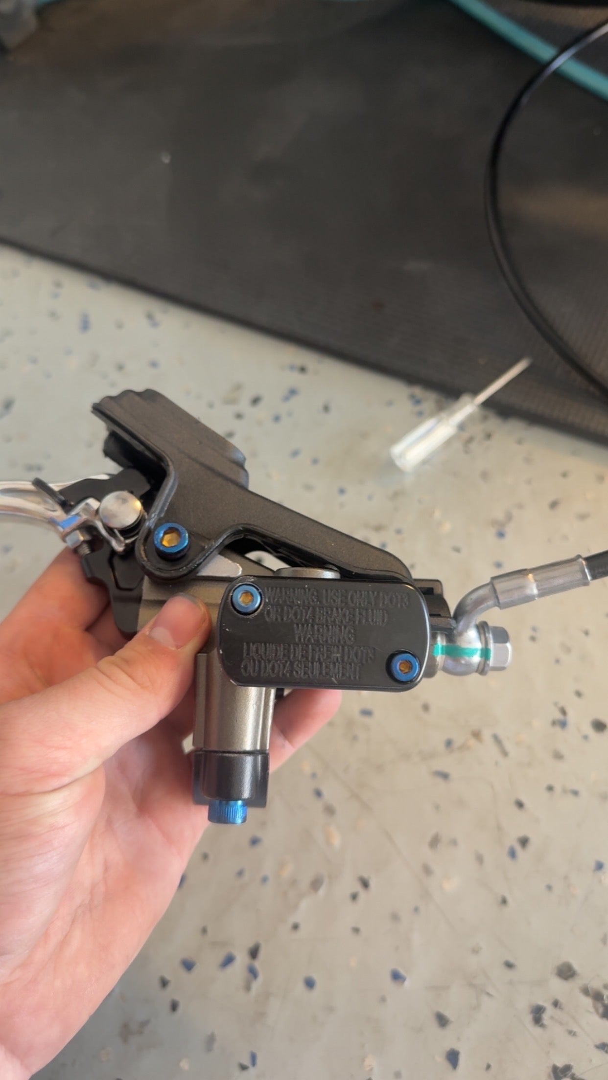 reservoir cap titanium bolts(set of 2)